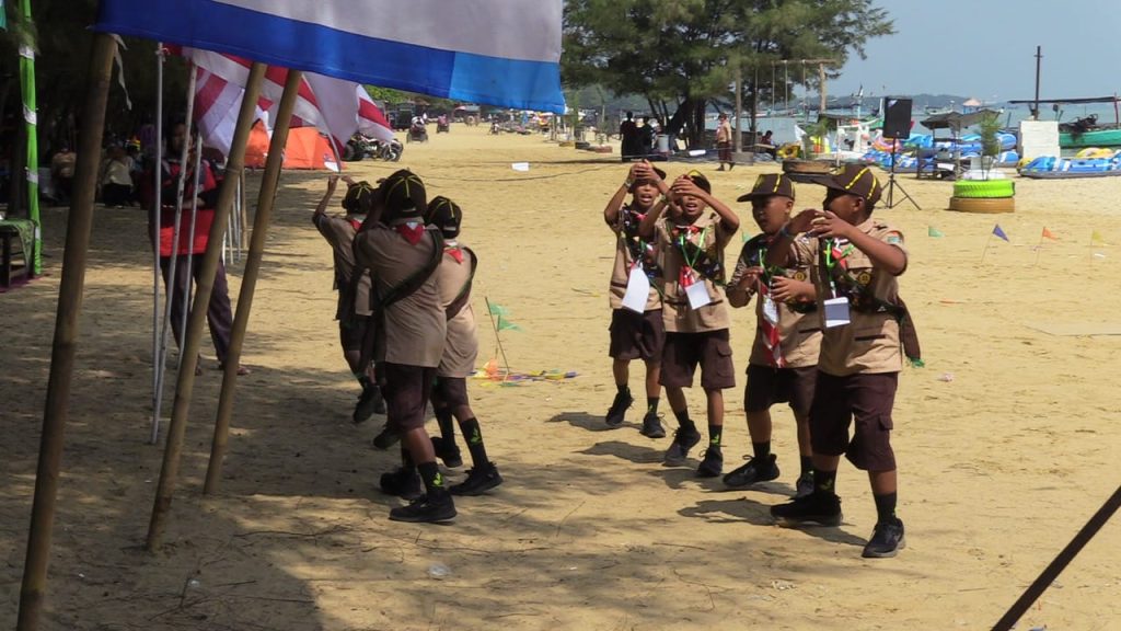 Peserta Pesta Siaga Tingkat Jateng Regional 1 sedang beraksi di Pantai Karangjahe, Sabtu (25/5/2024)