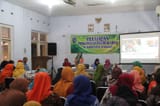 Puluhan Ibu- ibu Dilatih Membuat Kemasan Produk Yang Menarik