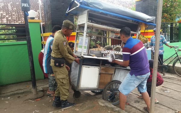 Sering Semrawut, Satpol PP Tertibkan Pedagang