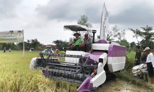 Mesin Pemanen Modern Diperkenalkan ke Petani