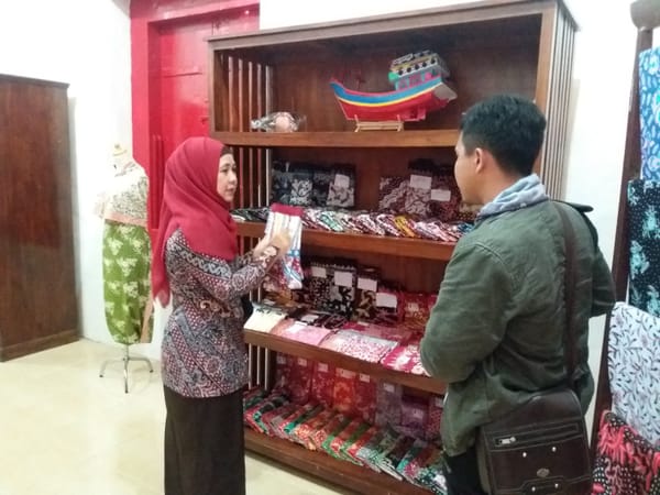 Showroom Batik Tulis Lasem Berubah Jadi Showroom Dekranasda