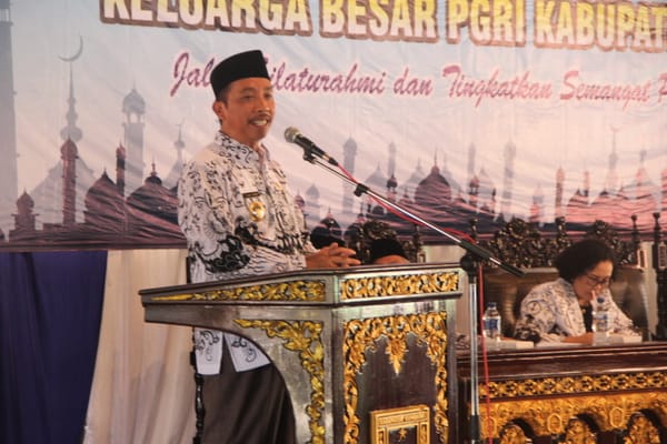 Bupati Titip Usulan Untuk Presiden Tentang Guru