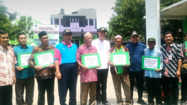 Serahkan Bantuan Alsintan, Ganjar "Terkait Penyempitan Lahan Lakukan Konsolidasi"