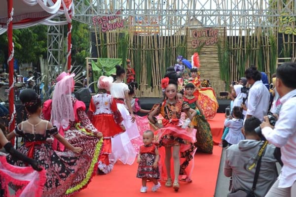 Fashion Show Batik Lasem di Jalan, Ini Maksudnya