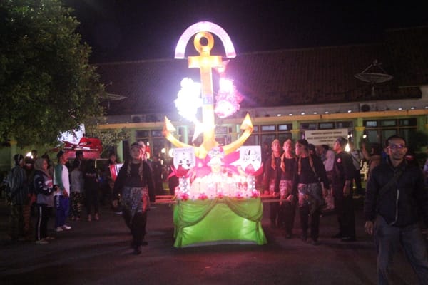 Kirab Pataka RA Kartini Dimeriahkan Wisatawan Asing dan Lampion