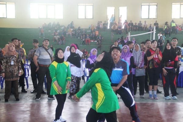 Semarakkan Kartinian, Pemkab Gelar Turnamen Voli Khusus Wanita