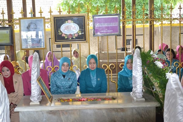 GOW Jateng dan Kabupaten Ziarah ke Makam RA Kartini