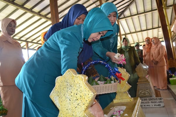 Sambut Hari Kartini ke-140 GOW Ziarah ke Makam R.A Kartini