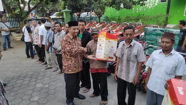 Serahkan Ratusan Alsintan, Bupati: Pengelolaan Alsintan Akan Dilombakan