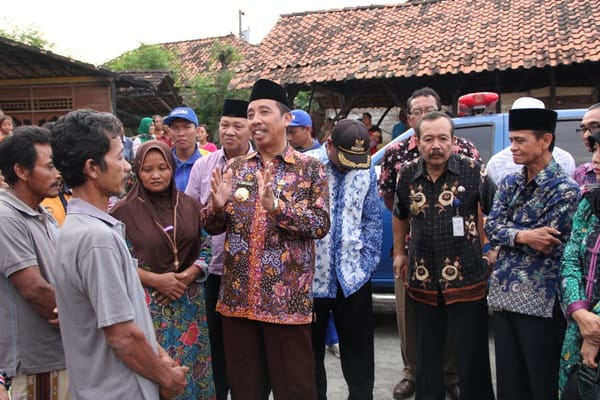 Bupati Rembang Kunjungi Korban Kebakaran di Ngiri