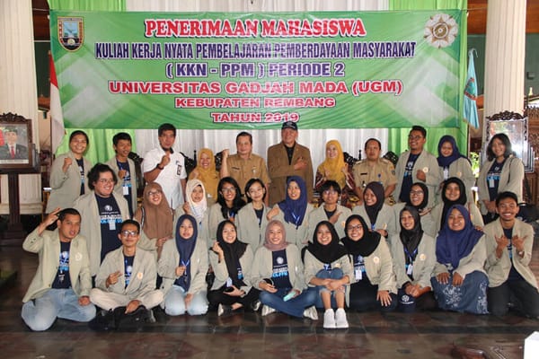 Puluhan Mahasiswa UGM Terjun Langsung di Rembang