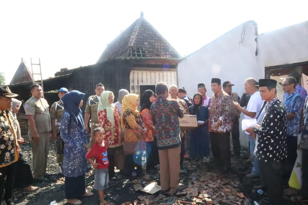 Bupati Kunjungi Rukin warga Jadi Yang Rumahnya Terbakar