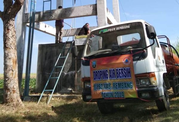 Pemkab Rembang Kirim Bantuan Air Bersih ke Banggi