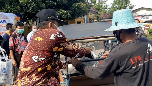 Salurkan Ribuan Paket Sembako, Bupati: BKK Lasem Mematuhi Instruksi Pemerintah