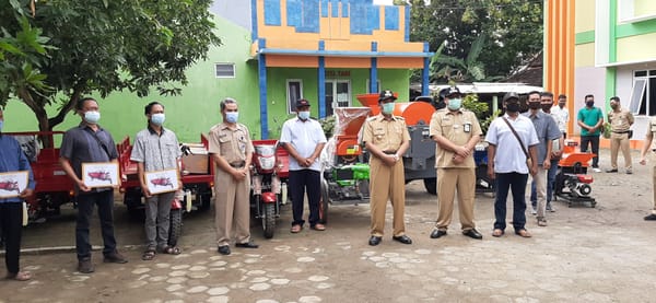 Bantuan Puluhan Alsintan Disalurkan Untuk Tingkatkan Keuntungan Petani