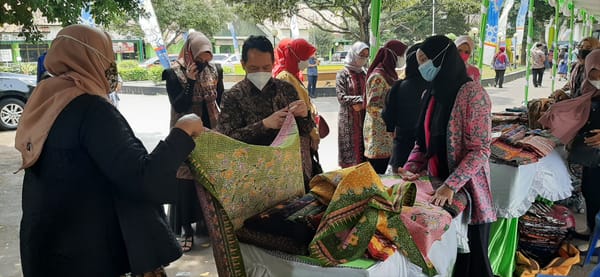 Hari Batik Nasional , Momentum Gaungkan Kembali Batik Tulis Lasem