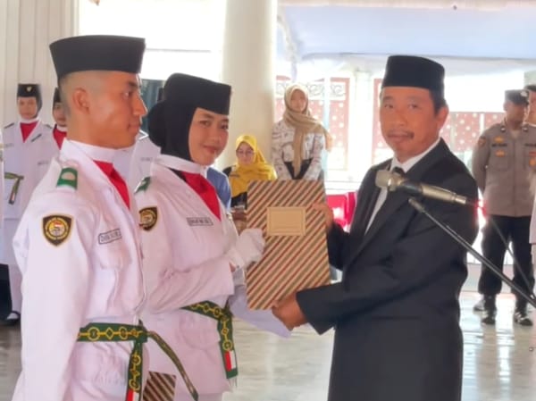 Lantik 77 Paskibraka, Bupati Hafidz : Harus Bisa Beri Energi Positif ke Generasi Muda
