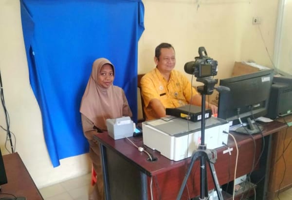 Warga Sale Kini Bisa Cetak E-KTP di Kantor Kecamatan