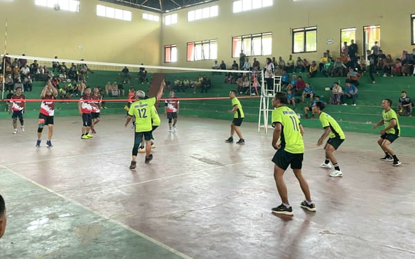 Puluhan ASN Semarakkan HUT ke-53 KORPRI Lewat Turnamen Voli Antar-OPD