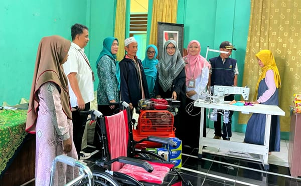 82 Penyandang Disabilitas di Rembang Terima Bantuan Sembako dan Peralatan Wirausaha