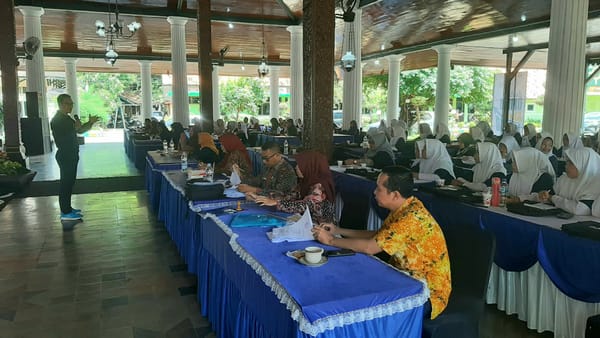 Semangat Kartini Didorong ke Dunia Usaha, Ratusan Siswi Ikuti Seminar Kewirausahaan di Rembang