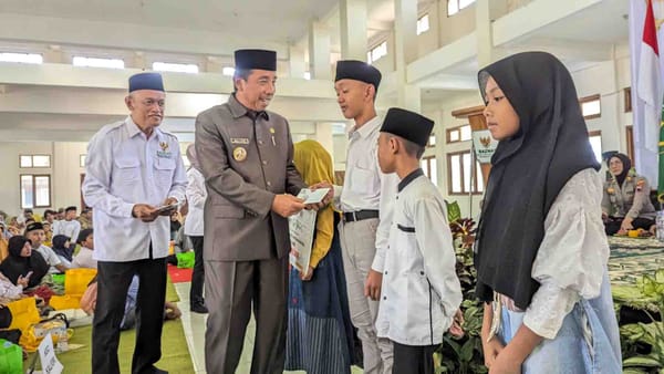 Ratusan Anak Yatim Piatu dan Disabilitas Terima Santunan di Perayaan Lebaran Yatim di Kabupaten Rembang