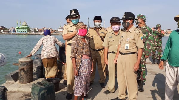 Bupati Datangi Dermaga Sarang, Merespon Keluhan Nelayan