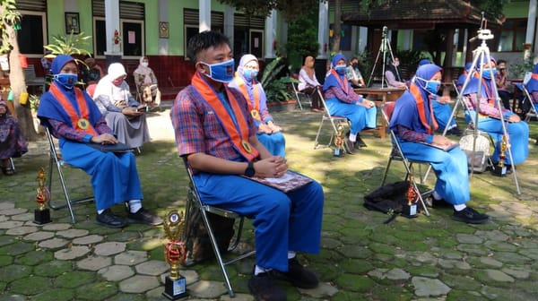 Ikuti Anjuran Pemkab, SMPN 2 Rembang Wisuda Virtual