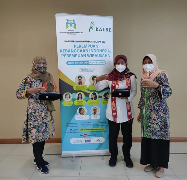 Dua Perempuan Rembang Menerima Penghargaan Dari Kemen PPPA