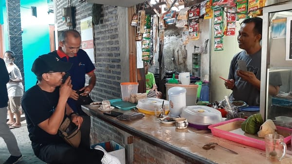 Melihat Warung Kopi Jing Hai, Berjuluk Warkop Toleransi