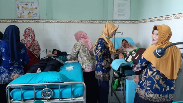 Peringati Hari Kontrasepsi Sedunia, Ribuan Warga Rembang Ikut Pelayanan KB Serentak