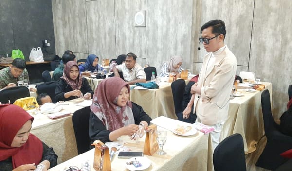 Peluang Bisnis Jasa Lukis Hena Masih Terbuka