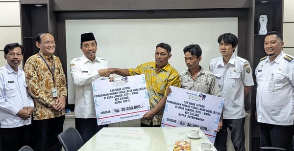Bupati Rembang Serahkan Bantuan Korban Tanah Gerak di Desa Landoh