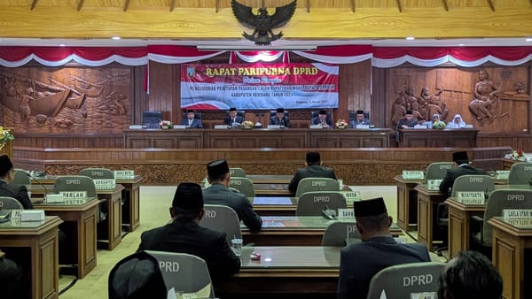 DPRD Rembang Umumkan Pemberhentian dan Penetapan Bupati-Wakil Bupati