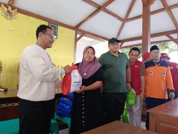 Bupati Rembang Instruksikan OPD Bersinergi dengan Pemerintah Desa Bersihkan Sampah di Saluran Air