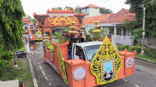 Kirab Pataka Peringati Hari Kartini, Simbol Perjalanan dari Kediaman Menuju Pesemayaman