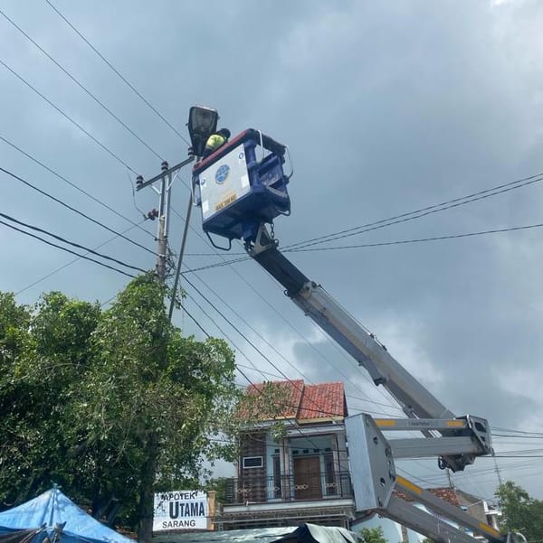 Jelang Mudik Lebaran, Pemkab Rembang Kebut Perbaikan Lampu Penerangan Jalan