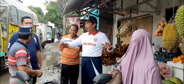 Bupati Hafidz Hampiri Para Pedagang di Pertigaan Pandangan Sosialisasikan Pembangunan