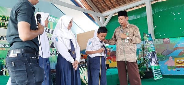 Ketika Bupati Mengajar Ratusan Siswa SMPN 1 Gunem