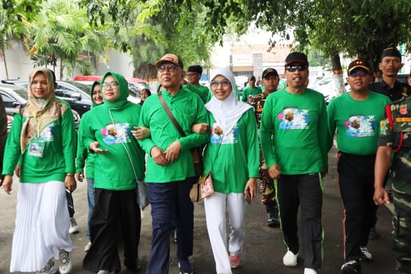 Jalan Bareng Gus Mus dan Ribuan Warga, Bupati Pesan Jaga Kerukunan