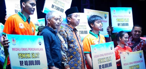 Pemkab Rembang Serahkan Bonus Atlet dan Pelatih Peraih Medali Porprov 2023